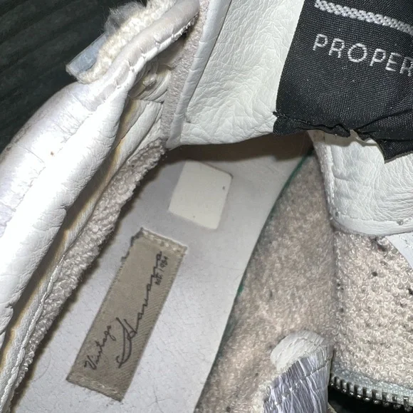 Vintage Havana Stylish White High-Top Sneakers with Star Accents - Picture 4 of 6